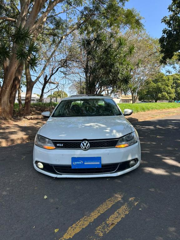 VOLKSWAGEN Jetta - Foto