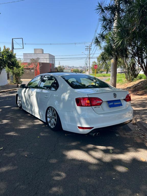 VOLKSWAGEN Jetta - Foto