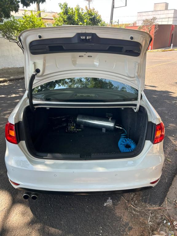 VOLKSWAGEN Jetta - Foto