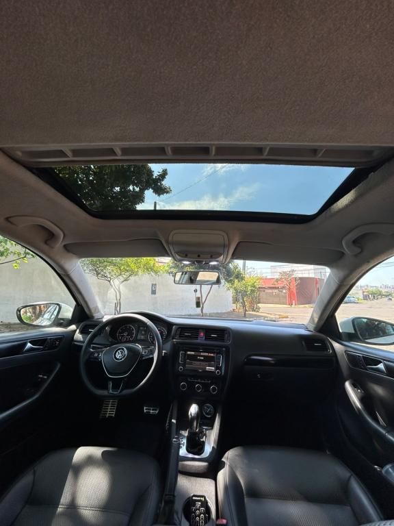 VOLKSWAGEN Jetta - Foto