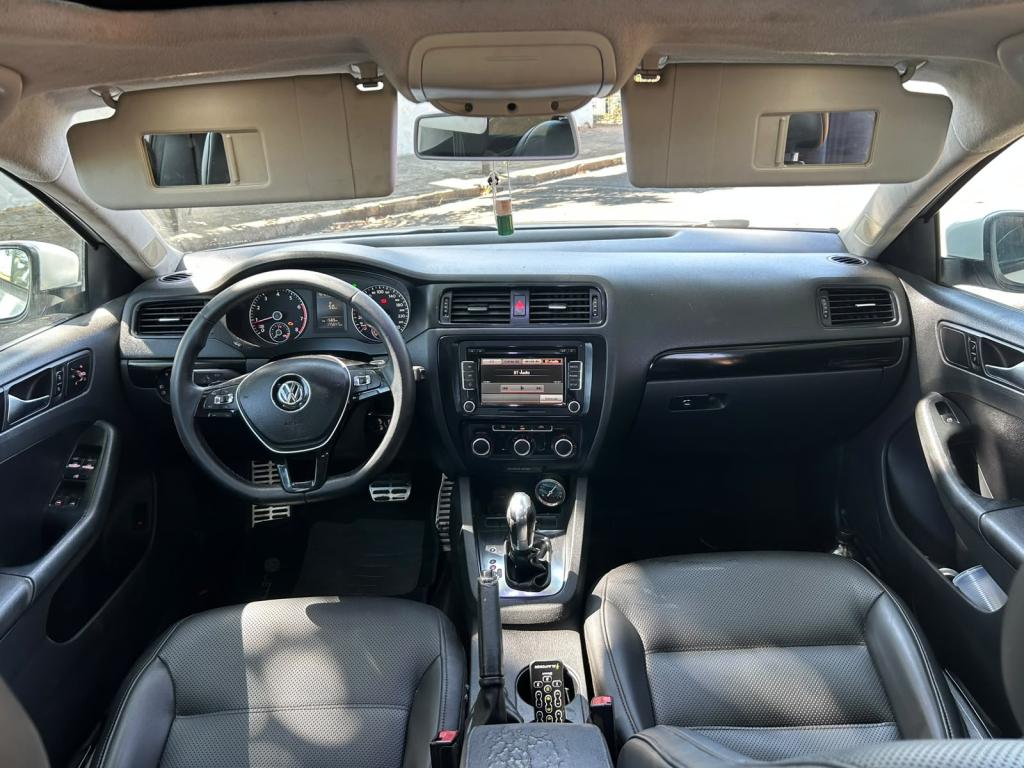 VOLKSWAGEN Jetta - Foto