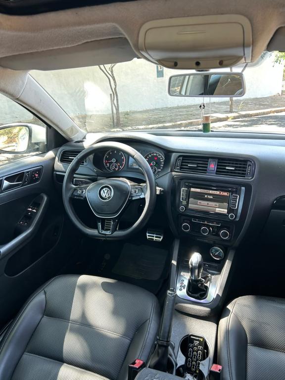 VOLKSWAGEN Jetta - Foto