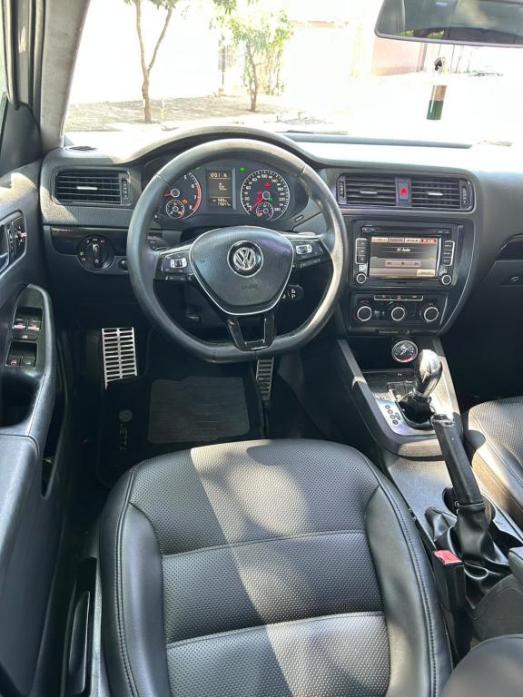 VOLKSWAGEN Jetta - Foto
