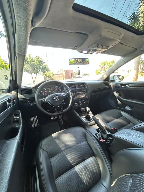 VOLKSWAGEN Jetta - Foto