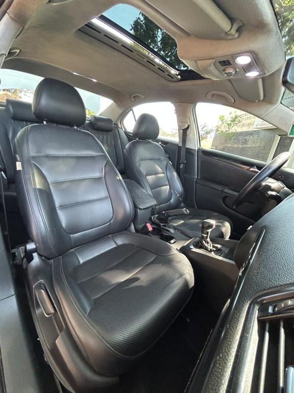 VOLKSWAGEN Jetta - Foto