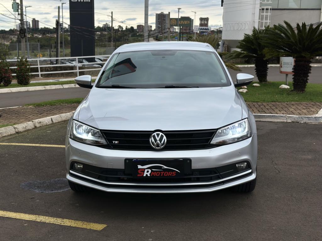 VOLKSWAGEN Jetta - Foto