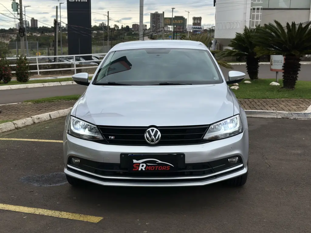 VOLKSWAGEN Jetta - Foto