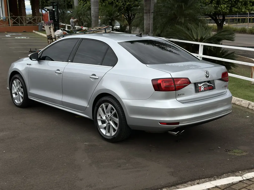 VOLKSWAGEN Jetta - Foto
