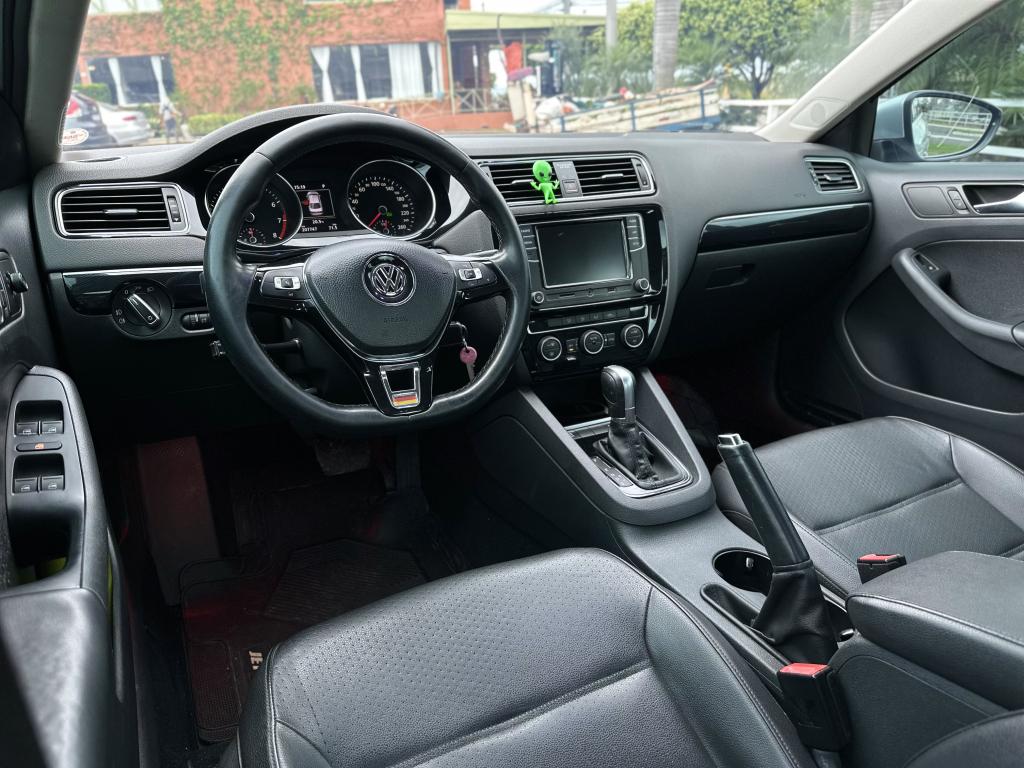 VOLKSWAGEN Jetta - Foto