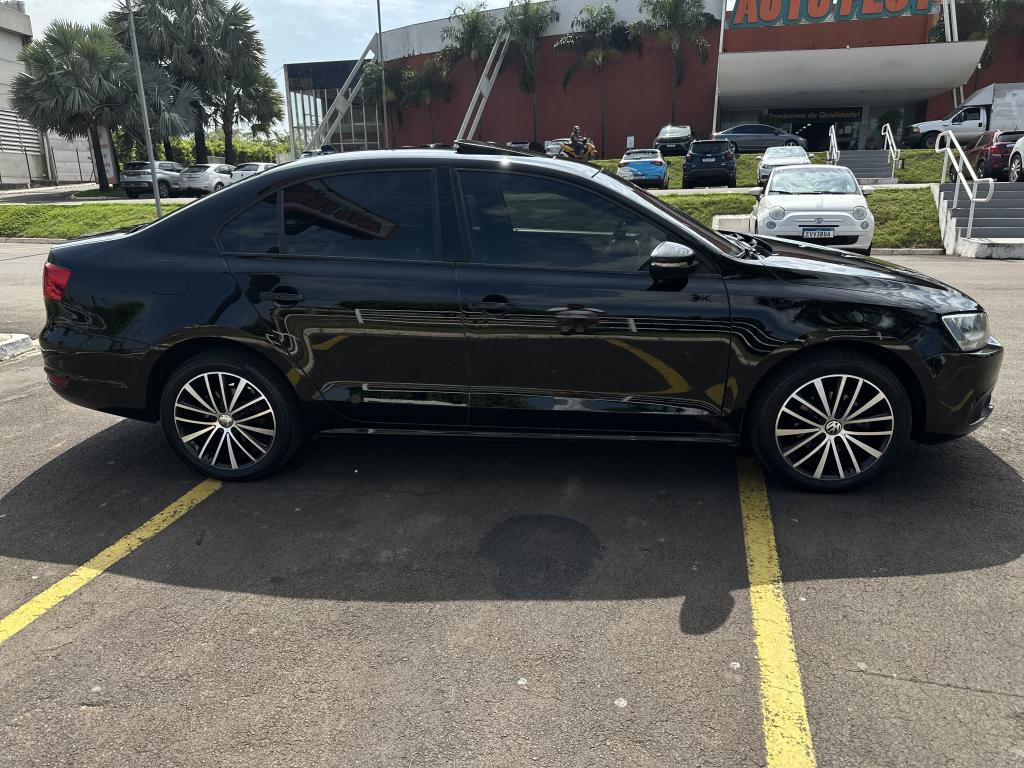 VOLKSWAGEN Jetta - Foto