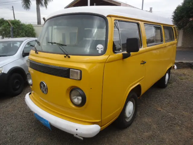 VOLKSWAGEN Kombi