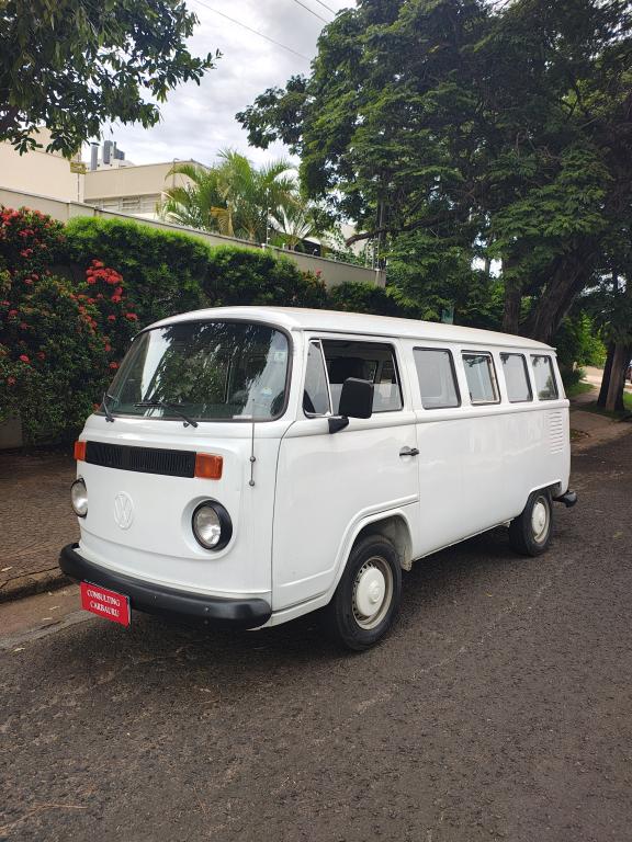 VOLKSWAGEN Kombi