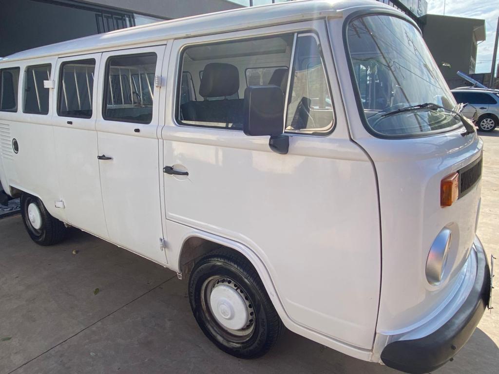 VOLKSWAGEN Kombi