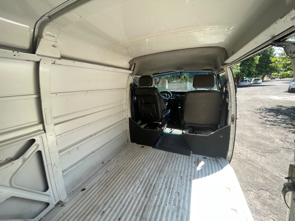 VOLKSWAGEN Kombi Furgão - Foto