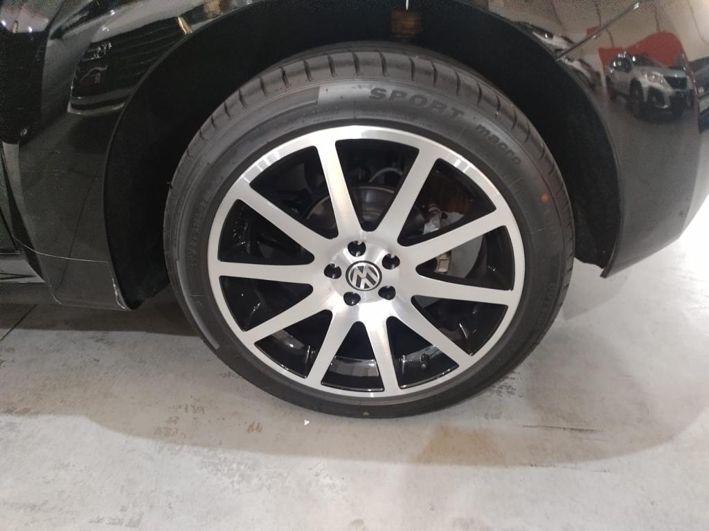 VOLKSWAGEN New Beetle - Foto