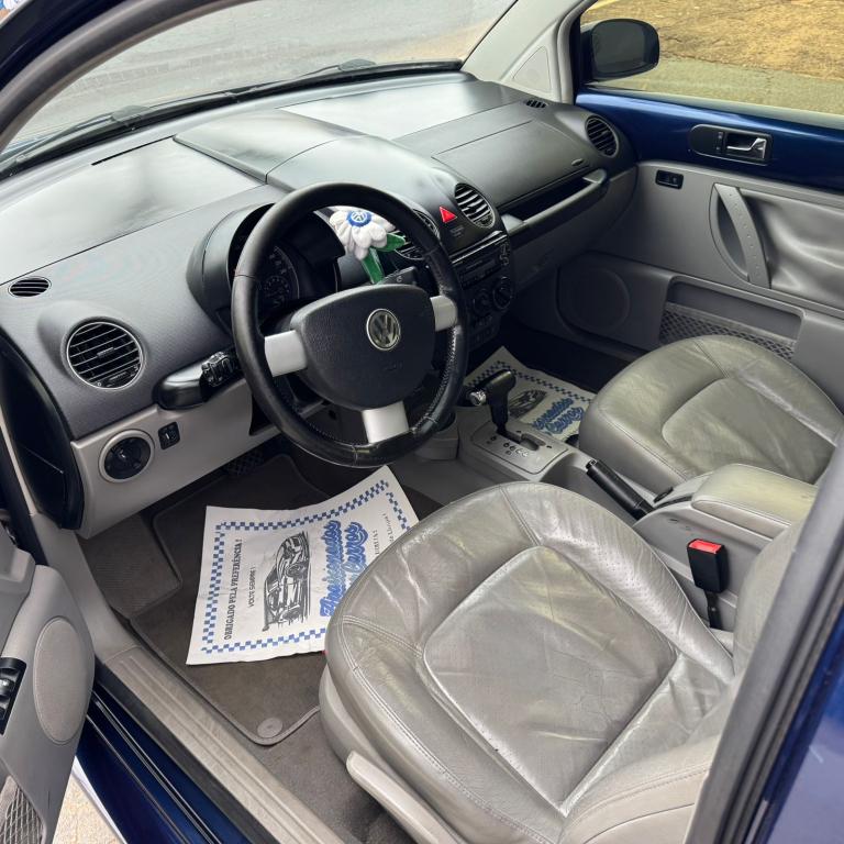 VOLKSWAGEN New Beetle - Foto