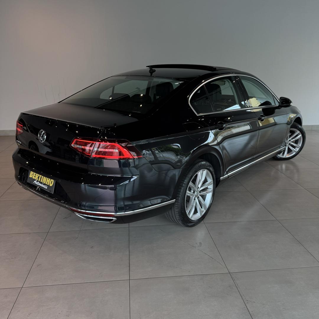 VOLKSWAGEN Passat - Foto