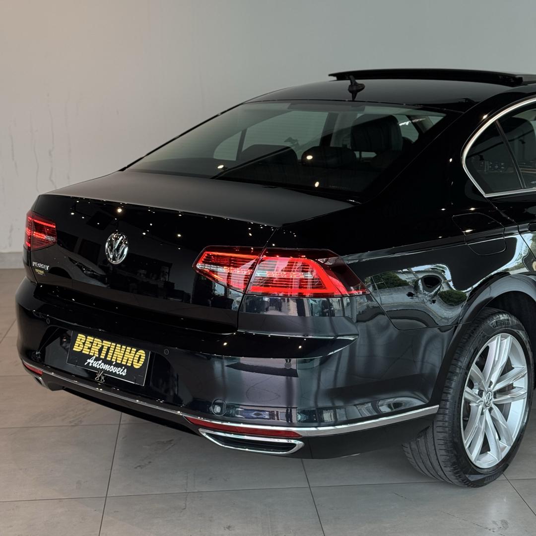 VOLKSWAGEN Passat - Foto