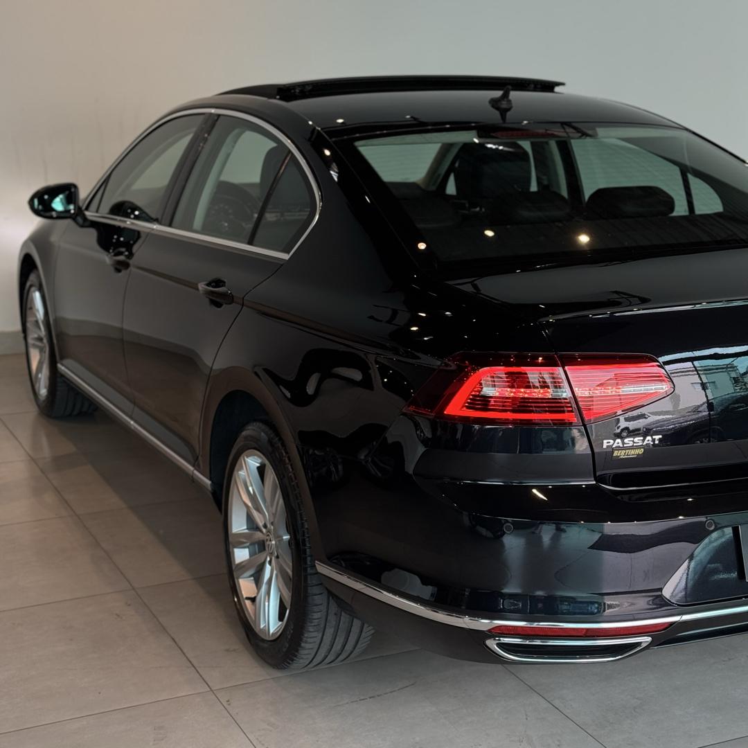 VOLKSWAGEN Passat - Foto