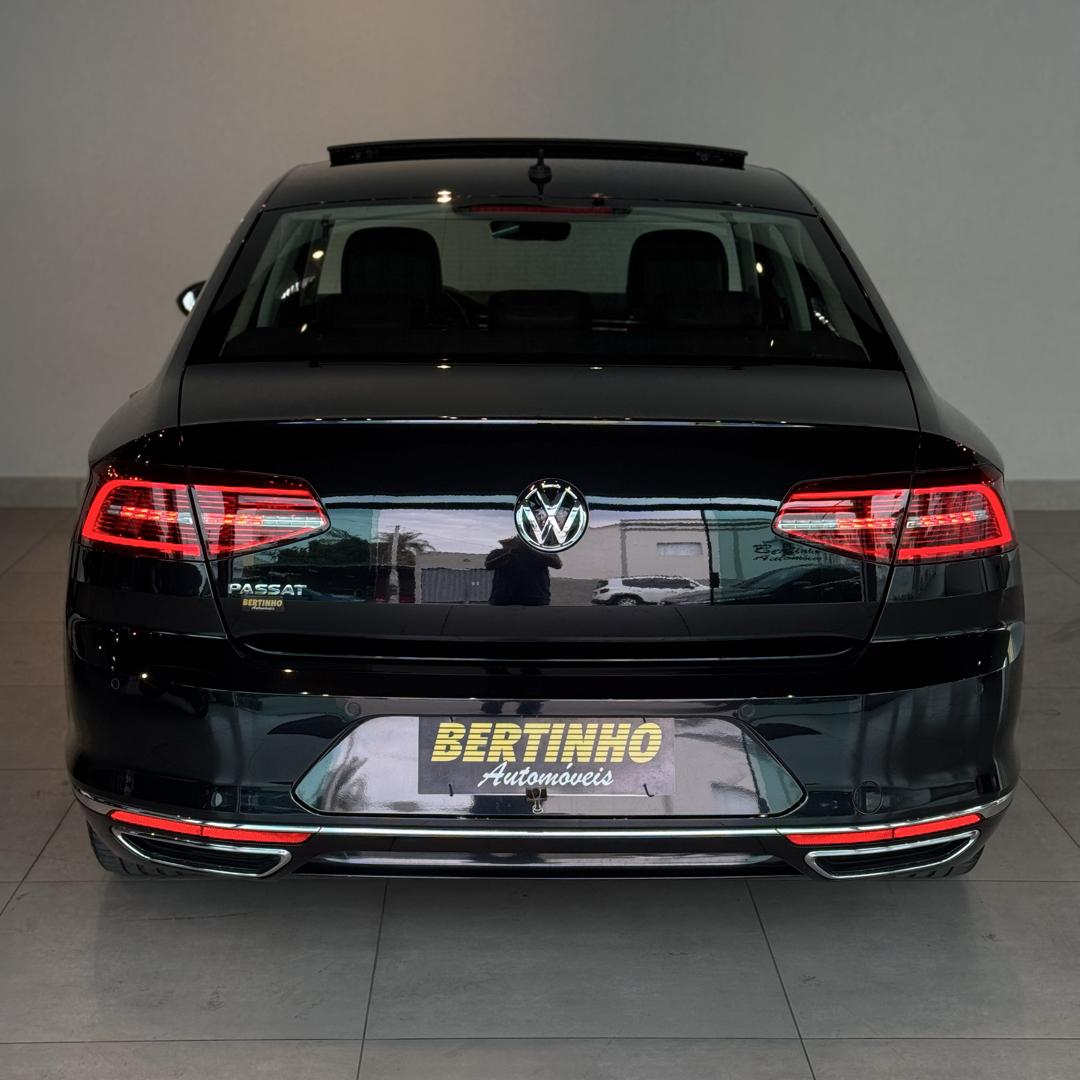 VOLKSWAGEN Passat - Foto