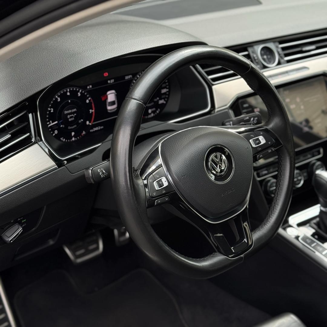 VOLKSWAGEN Passat - Foto