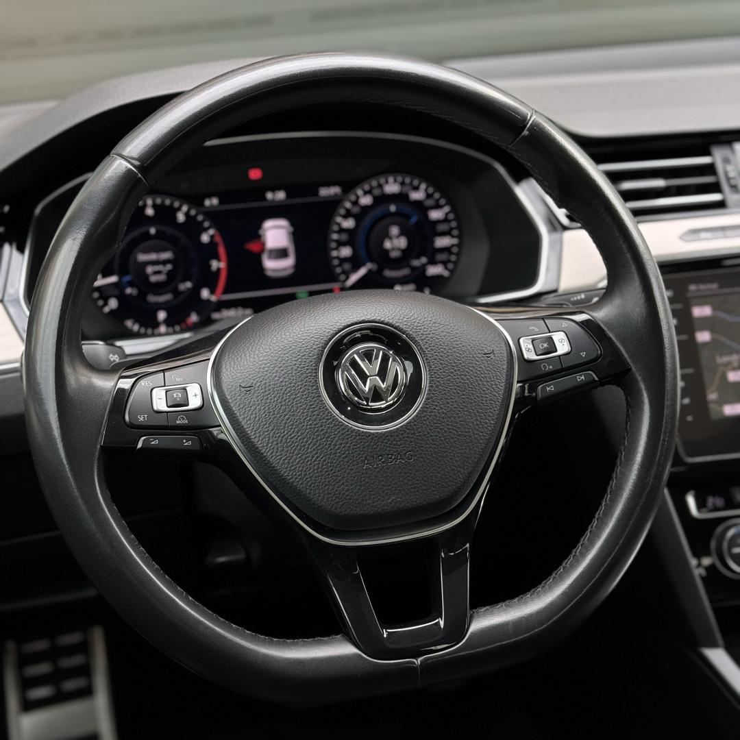 VOLKSWAGEN Passat - Foto