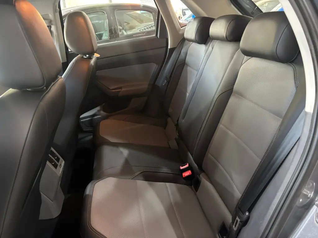 VOLKSWAGEN Polo Hatch - Foto