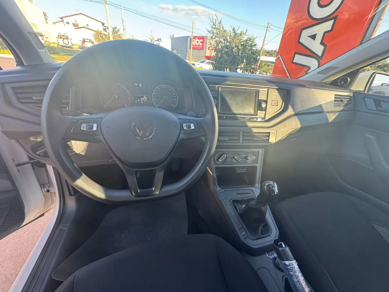 VOLKSWAGEN Polo Hatch - Foto