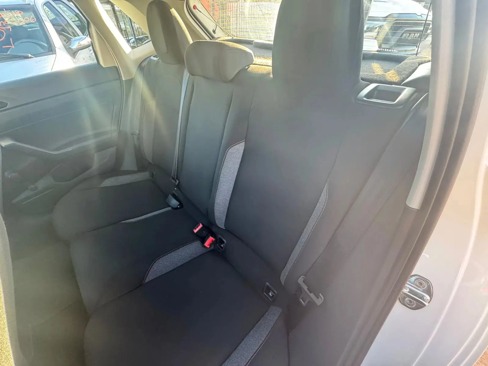 VOLKSWAGEN Polo Hatch - Foto