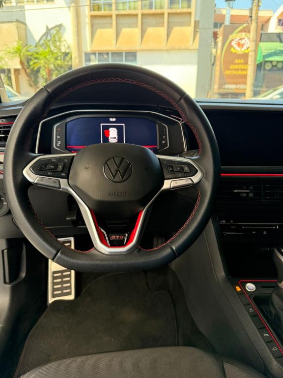 VOLKSWAGEN Polo Hatch - Foto