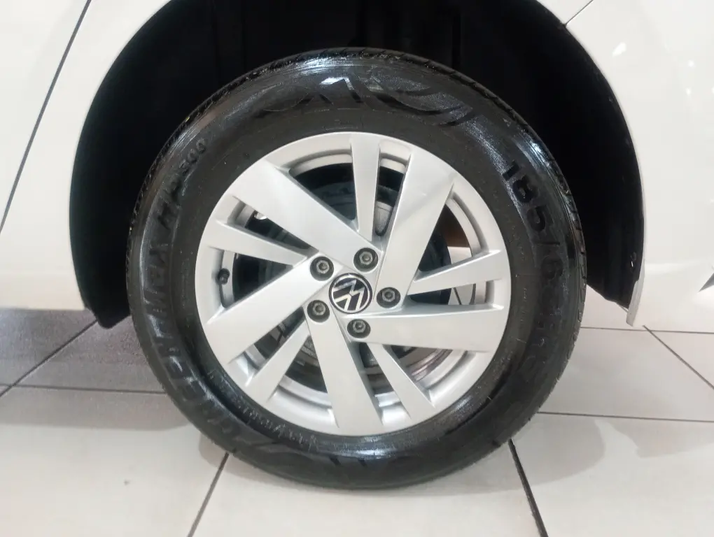 VOLKSWAGEN Polo Hatch - Miniatura