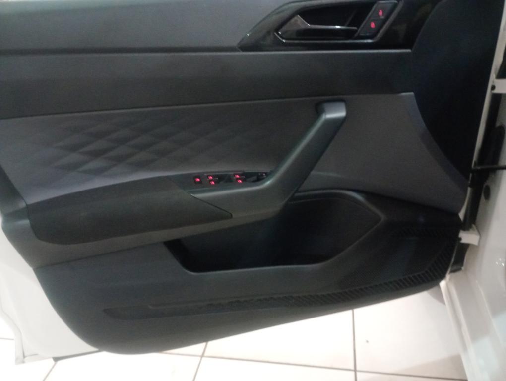 VOLKSWAGEN Polo Hatch - Miniatura