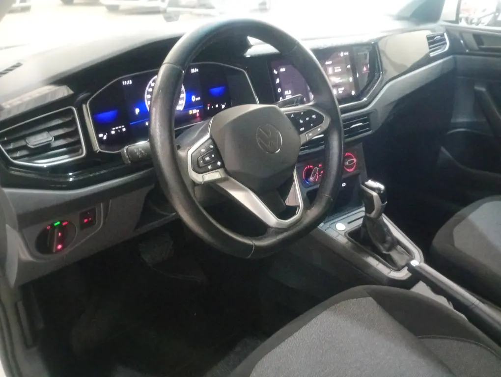 VOLKSWAGEN Polo Hatch - Foto