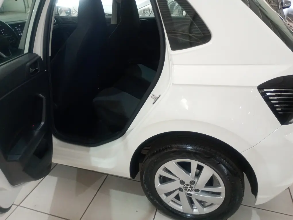 VOLKSWAGEN Polo Hatch - Foto