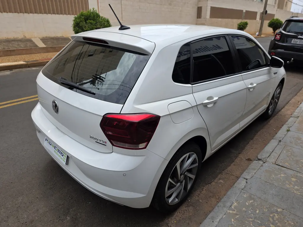 VOLKSWAGEN Polo Hatch - Foto