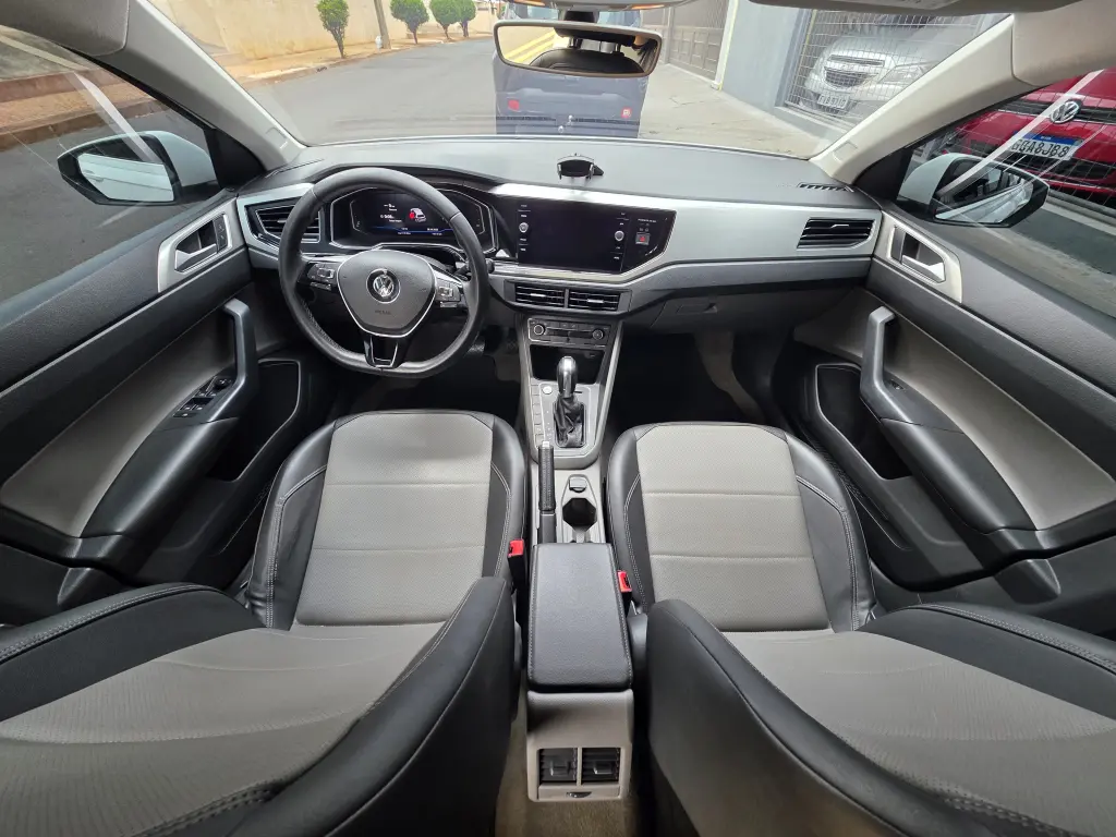 VOLKSWAGEN Polo Hatch - Foto