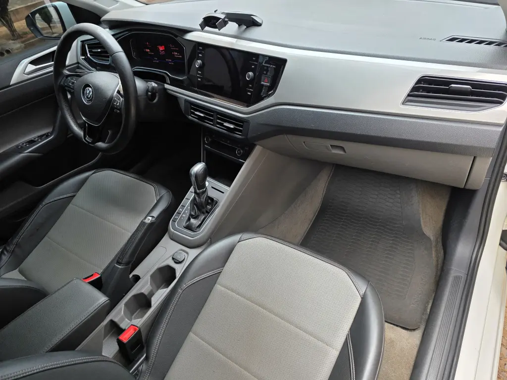 VOLKSWAGEN Polo Hatch - Foto