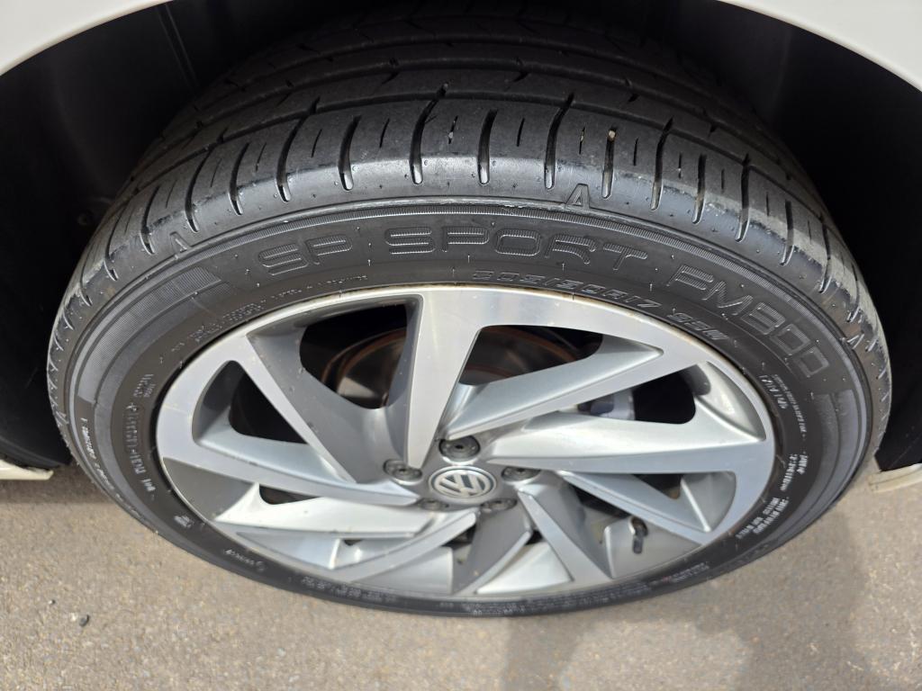 VOLKSWAGEN Polo Hatch - Foto