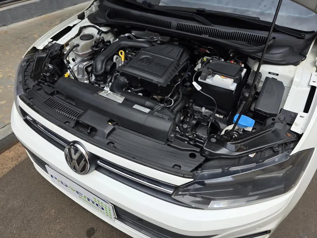 VOLKSWAGEN Polo Hatch - Foto