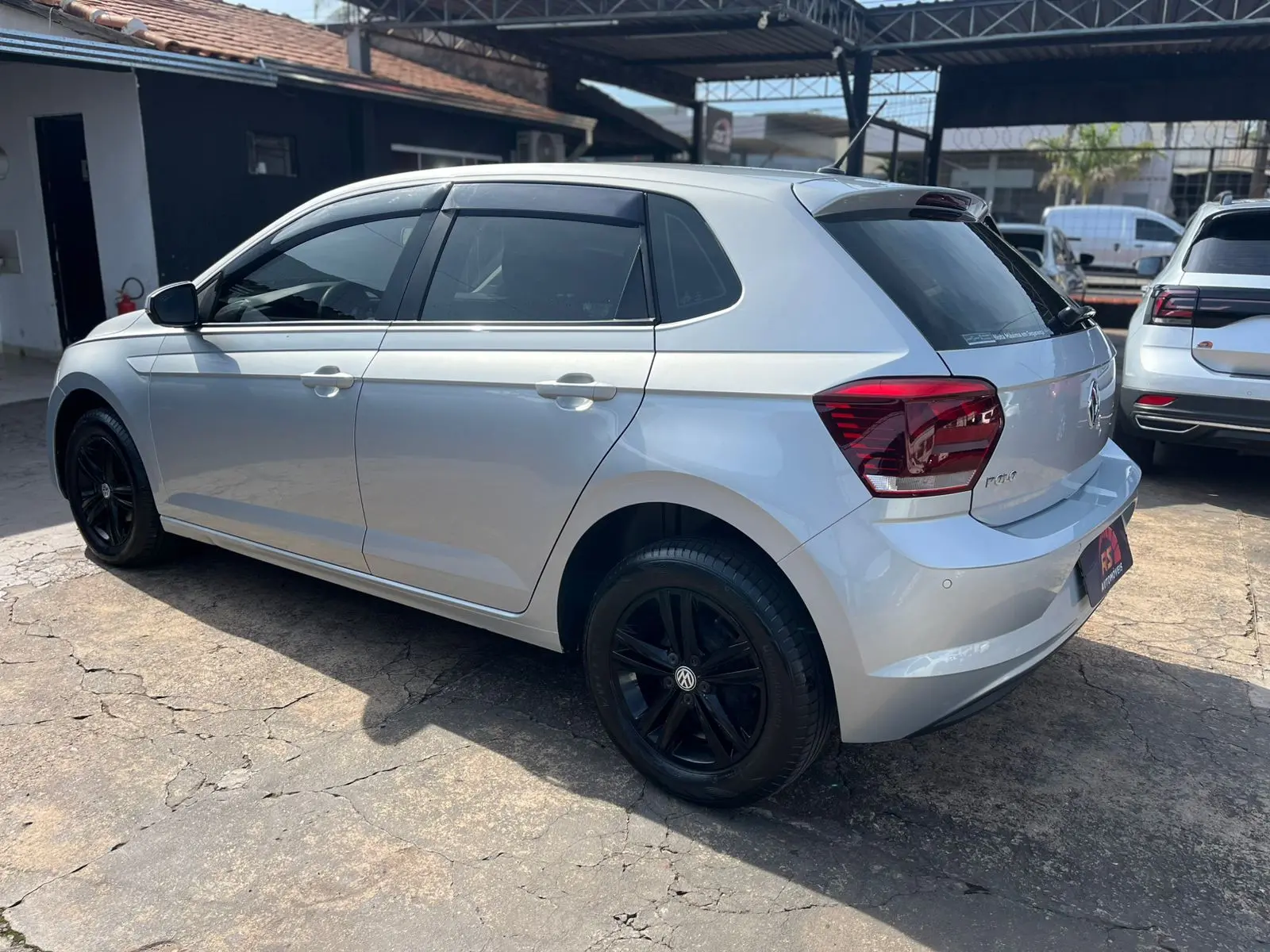 VOLKSWAGEN Polo Hatch - Foto