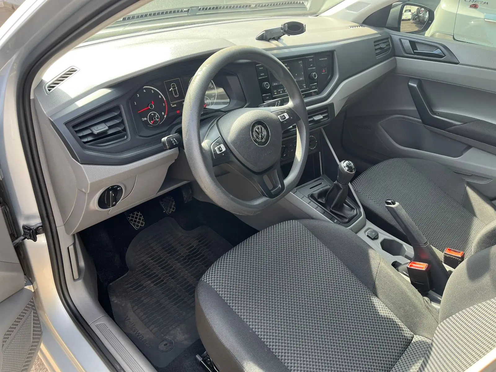 VOLKSWAGEN Polo Hatch - Foto