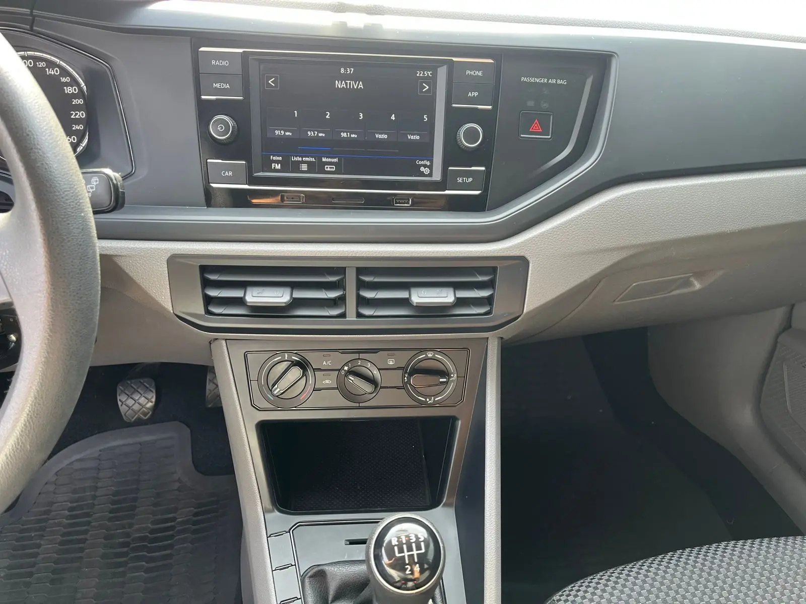 VOLKSWAGEN Polo Hatch - Foto