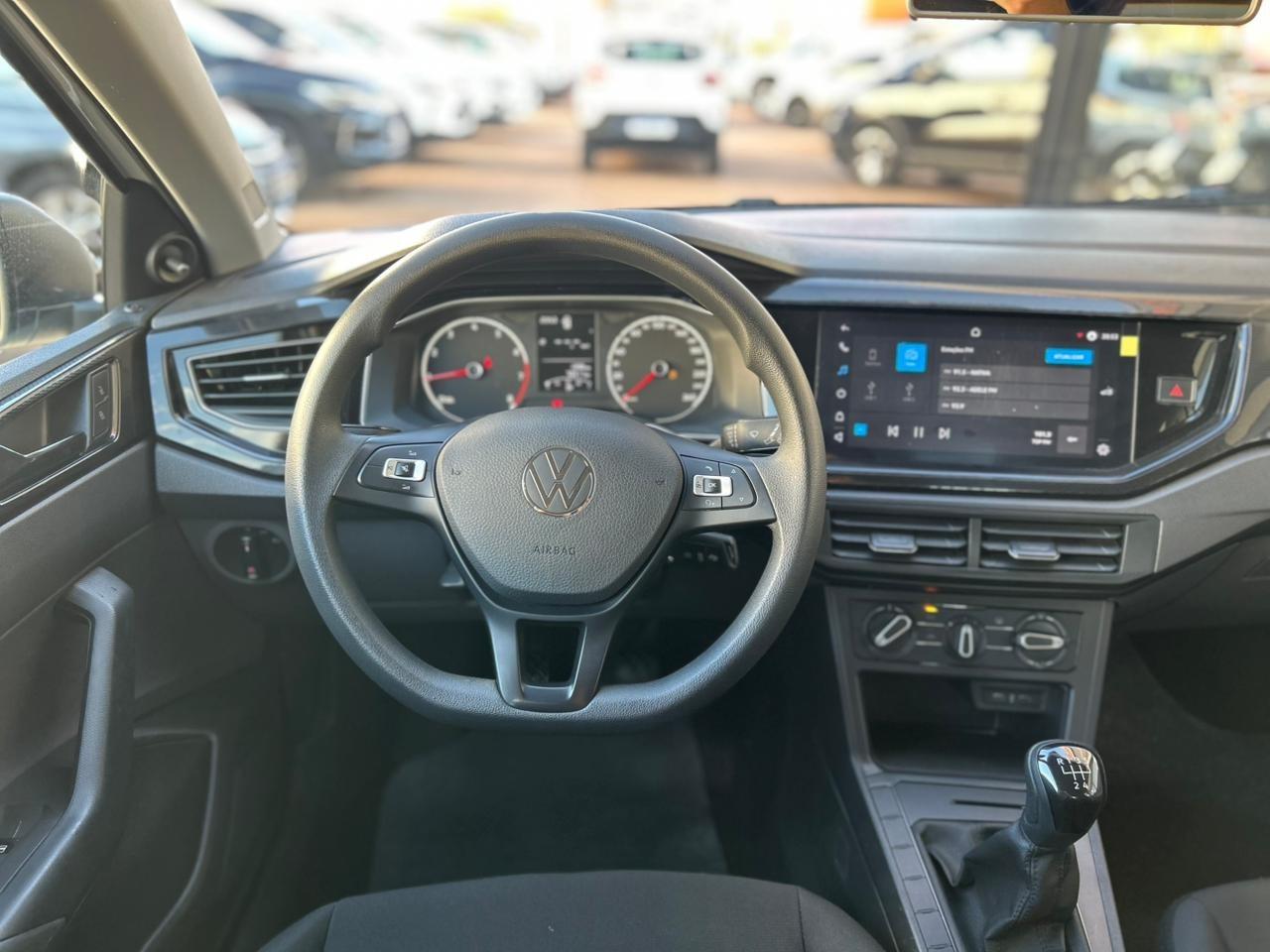 VOLKSWAGEN Polo Hatch - Foto