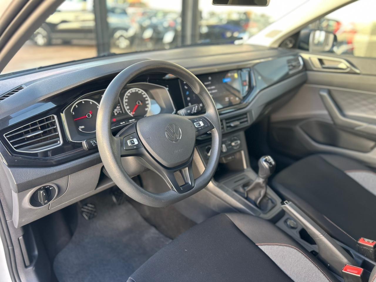 VOLKSWAGEN Polo Hatch - Foto