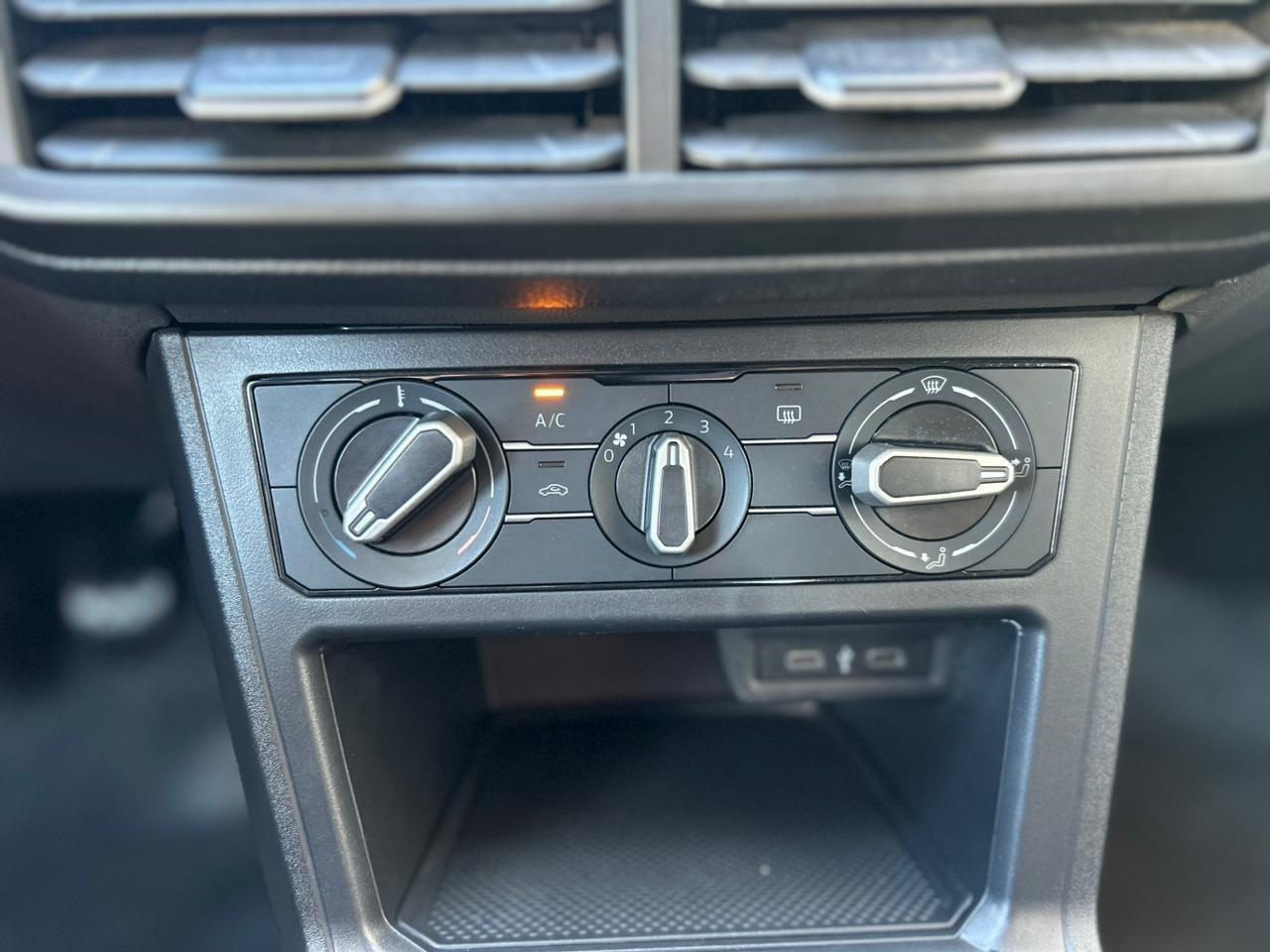 VOLKSWAGEN Polo Hatch - Foto