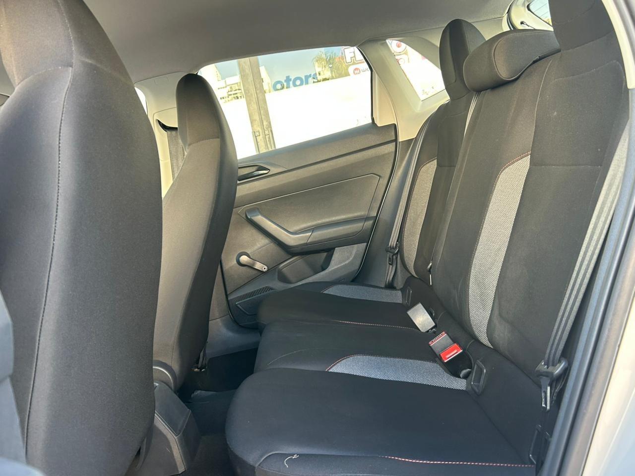 VOLKSWAGEN Polo Hatch - Foto