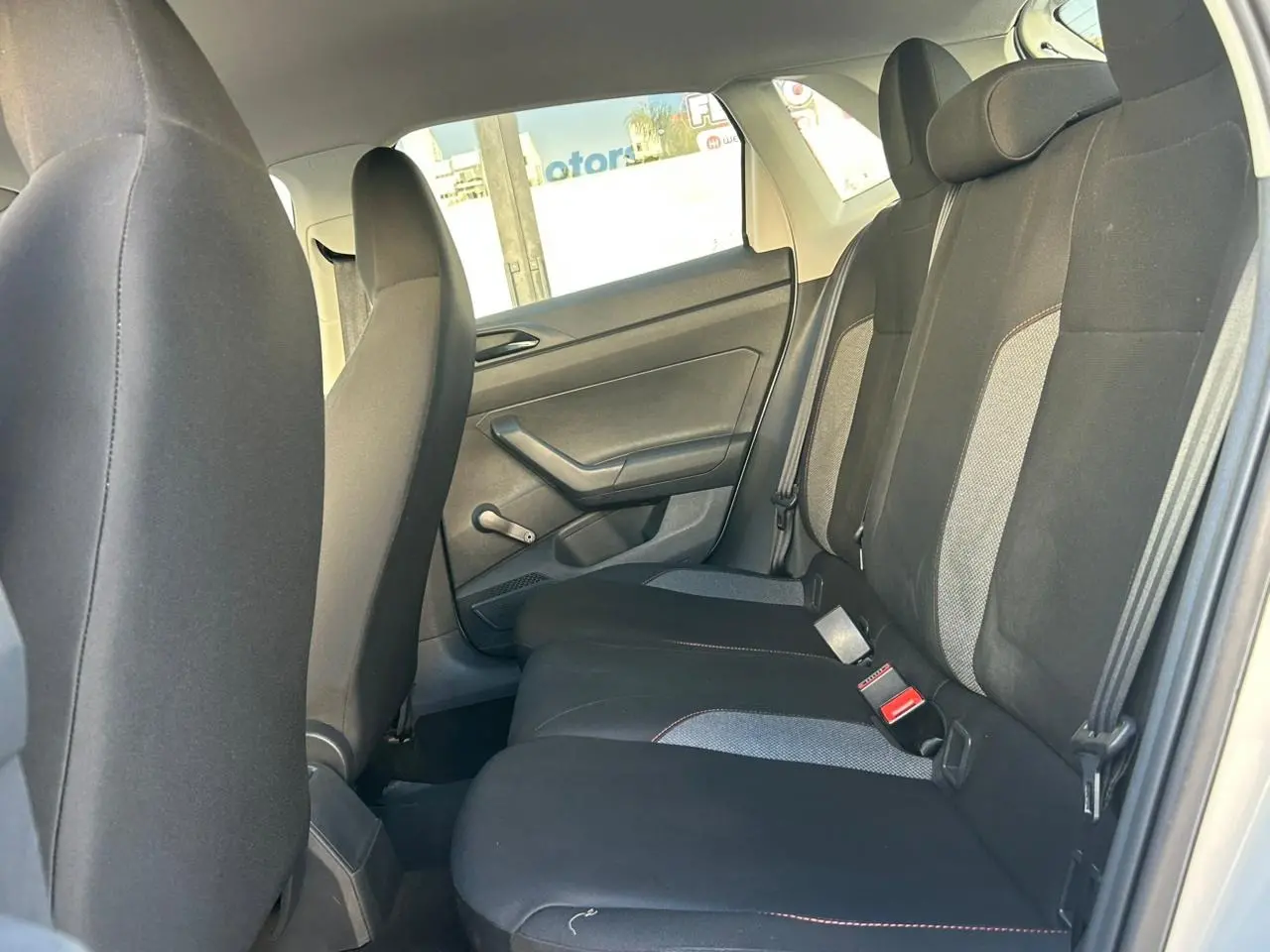 VOLKSWAGEN Polo Hatch - Foto