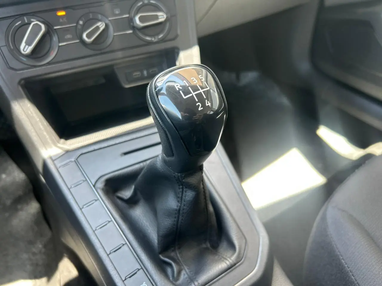 VOLKSWAGEN Polo Hatch - Foto