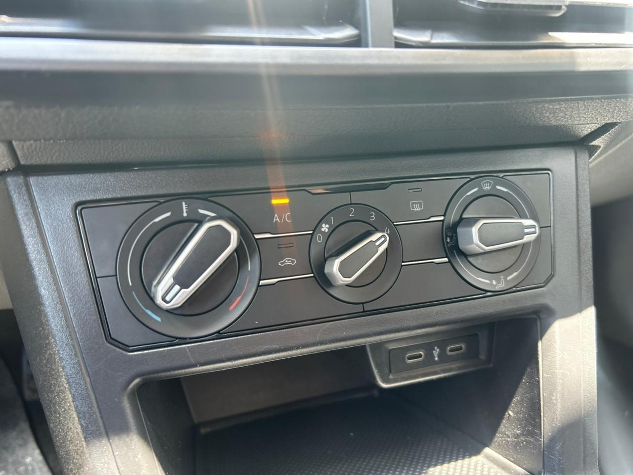 VOLKSWAGEN Polo Hatch - Foto