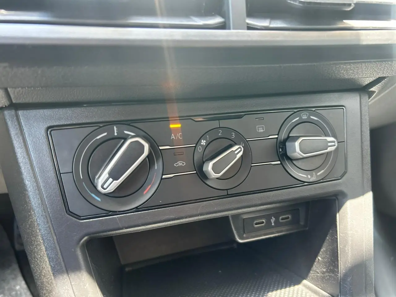 VOLKSWAGEN Polo Hatch - Foto